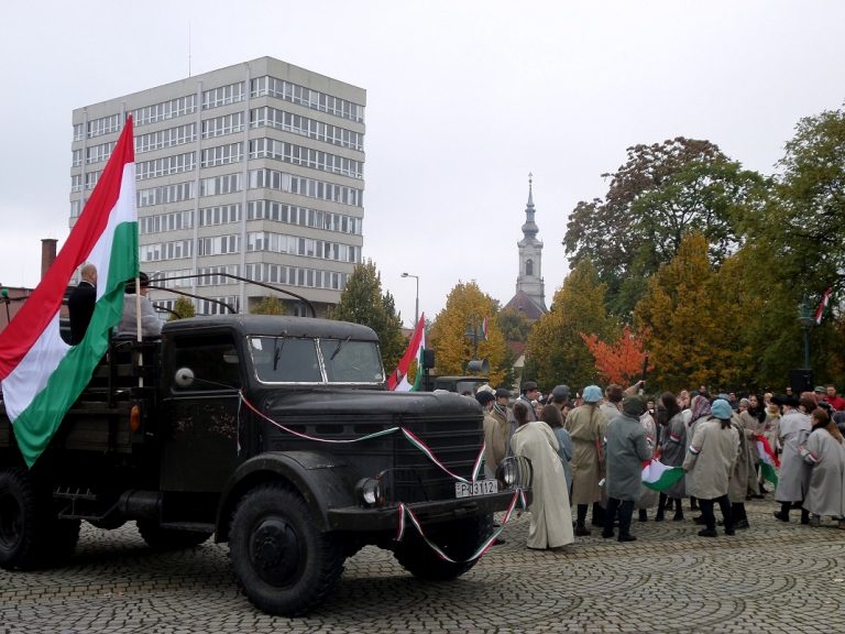 csepel teherautó október 23