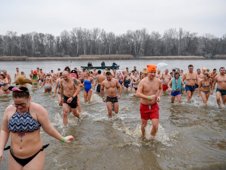 Újévi csobbanás a Tisza-tónál