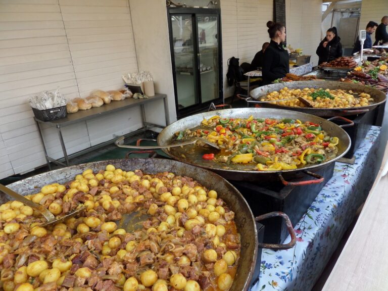 Magyaros ételek üstben