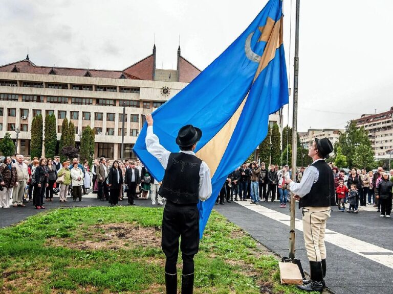 Csíkszereda Székely zászló