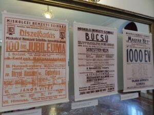 Színházi plakátok