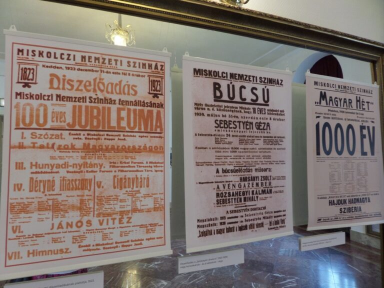 Színházi plakátok