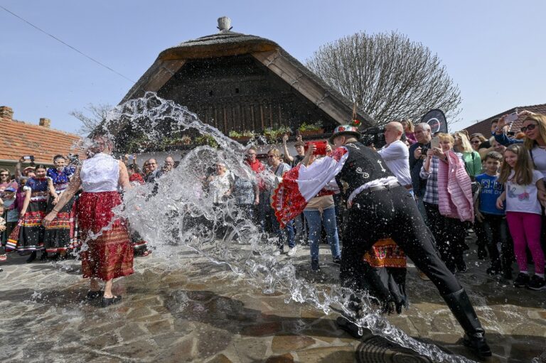 Húsvéti locsolkodás