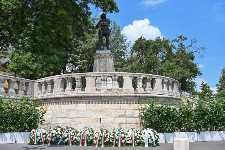 Hunyadi János szobra Budapest