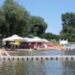 Fürdőzők a poroszlói strandon