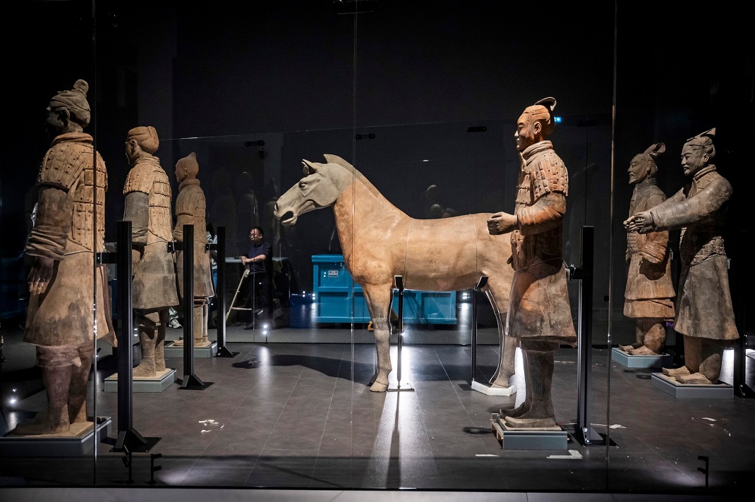 Kínai agyagkatonák a Szépművészeti Múzeumban