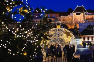 Karácsonyi fényinstalláció Eger Andvent 2024