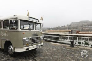 Ikarus 311-es oldtimer autóbusz Budapesten