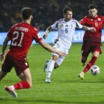 Willi Orbán (k) és Eduard Szpercjan (j) az Örményország - Magyarország labdarúgó világbajnoki selejtező mérkőzésen jerevánban
