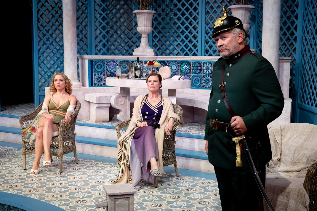 Czakó Julianna, Györgyi Anna és Görög László az Olympia előadásban