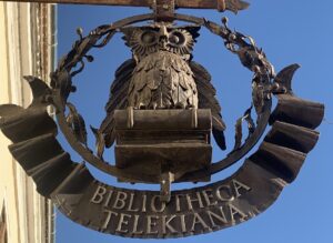 A marosvásárhelyi Teleki-Bolyai Könyvtár kovácsoltvas címere