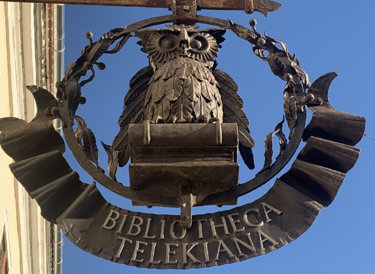 A marosvásárhelyi Teleki-Bolyai Könyvtár kovácsoltvas címere