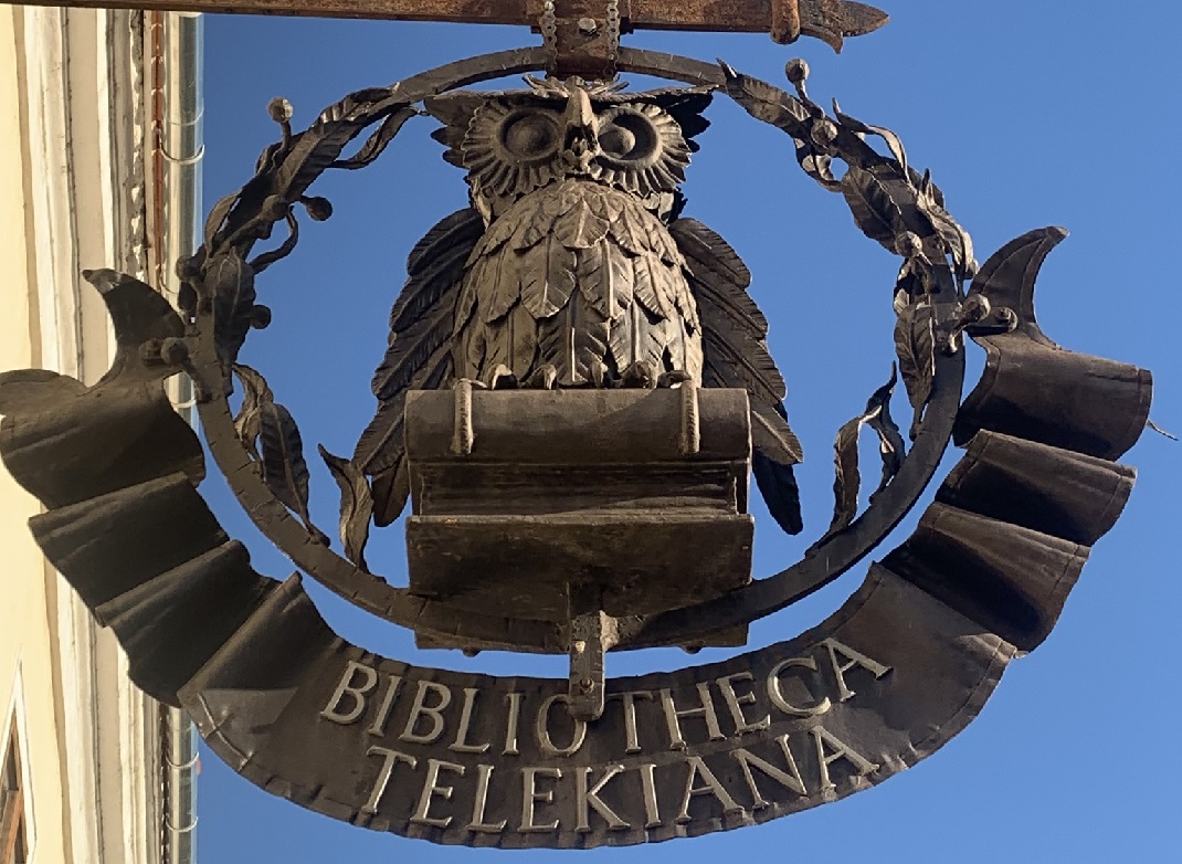 A marosvásárhelyi Teleki-Bolyai Könyvtár kovácsoltvas címere