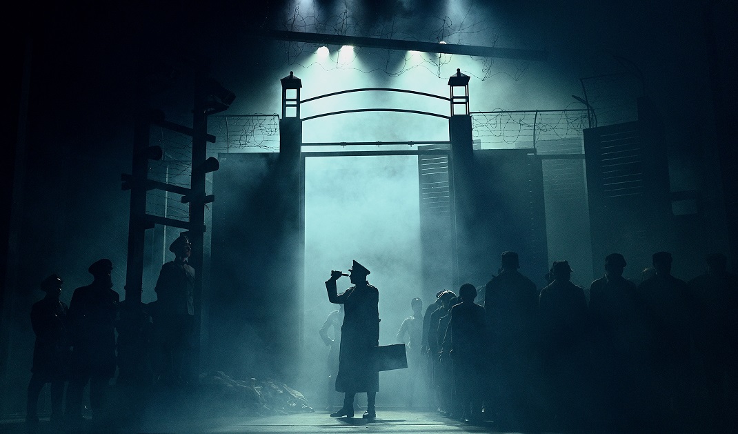 Jelenet a miskolci színház Gettó előadásából