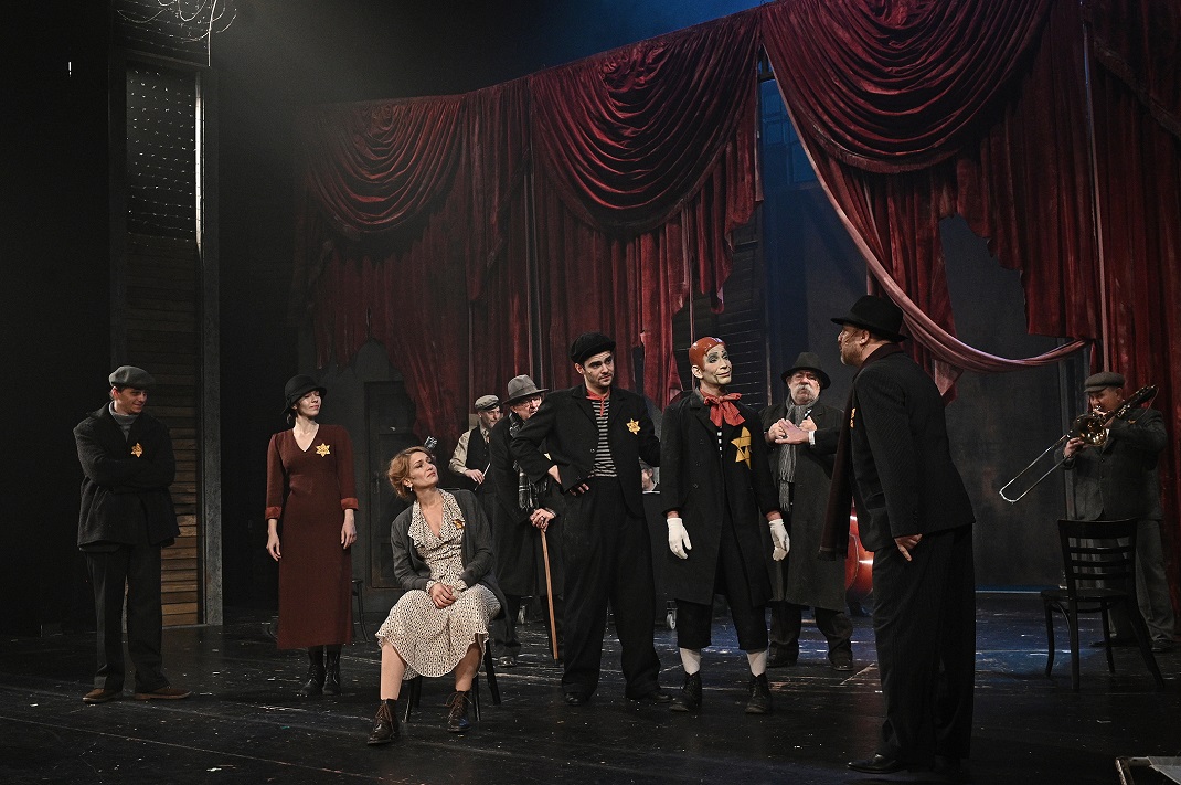 Jelenet a miskolci színház Gettó előadásából