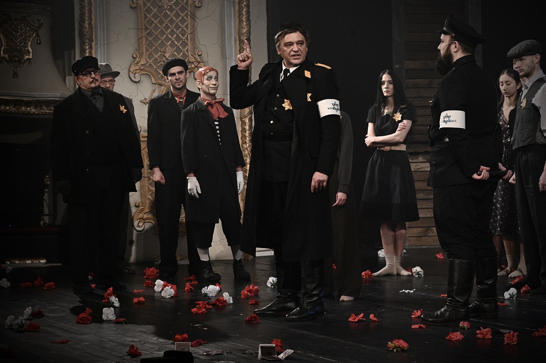 Jelenet a miskolci színház Gettó előadásából