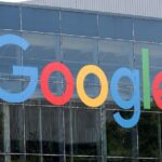 Google felírat az anyavállalat székházán, a kaliforniai Mountain Viewban