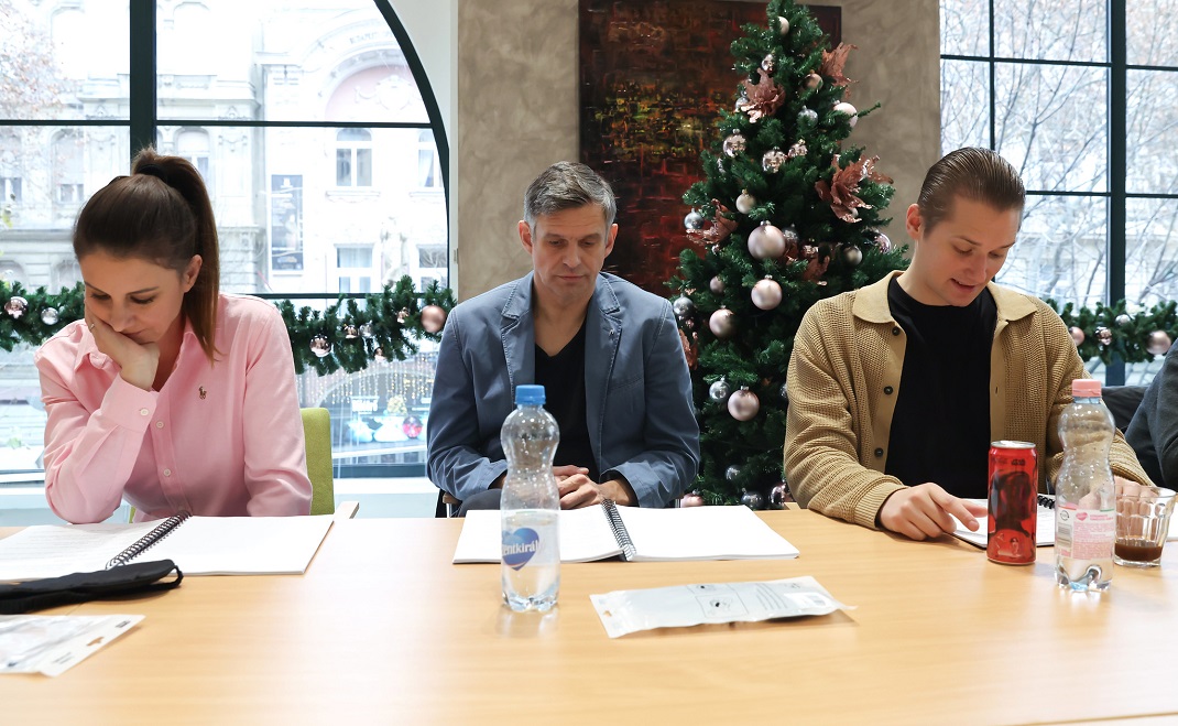 Színészek a Thália Színház olvasó próbáján