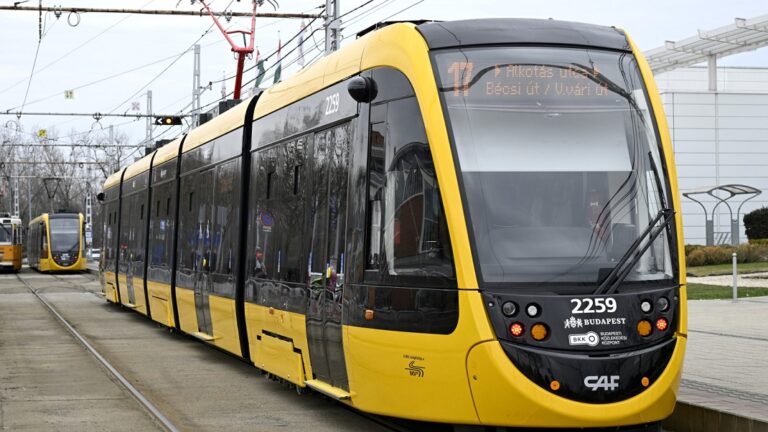 Új CAF típusú villamos