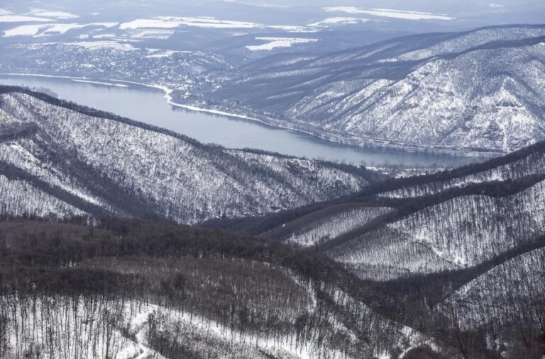 A Dunakanyar látképe havazás után