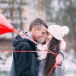 Fiatal pár télen