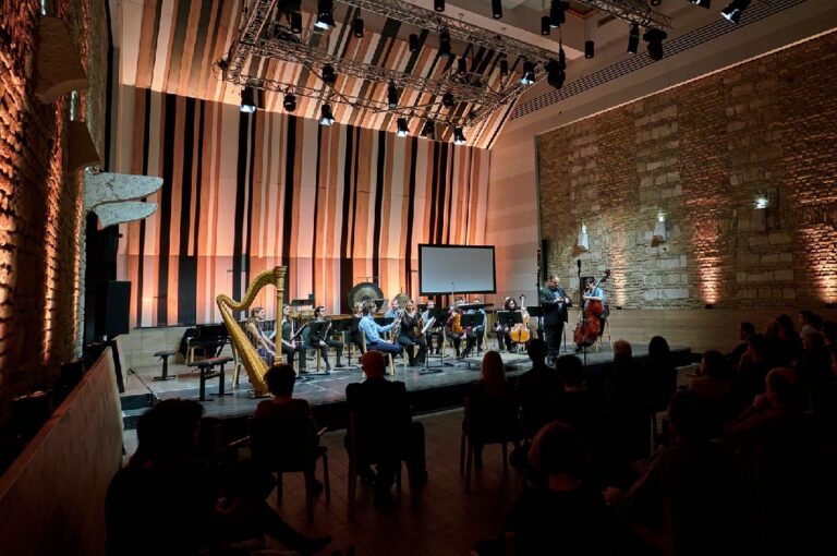 Koncert közben az UMZE Együttes