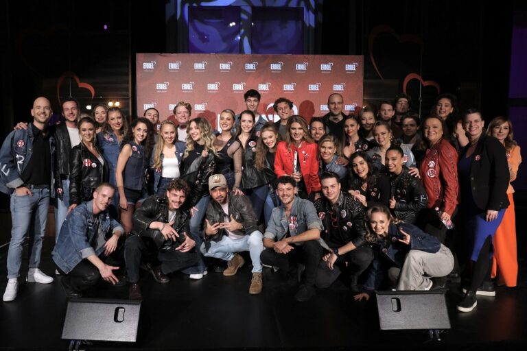 Csoportkép az Erkel Színházban