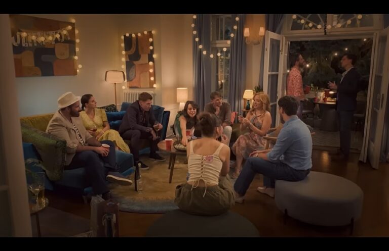 Jelenet a Félrelépni szabad filmből