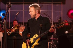 Kiefer Southerland koncert közben