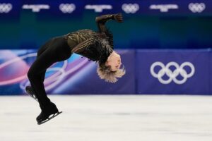 Ilia Malinin hátra szaltó közben