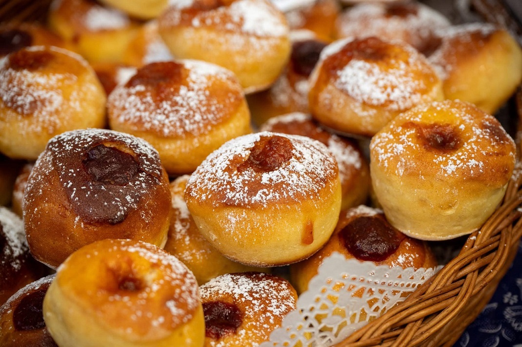 Töltött fánkok várják a vendégeket