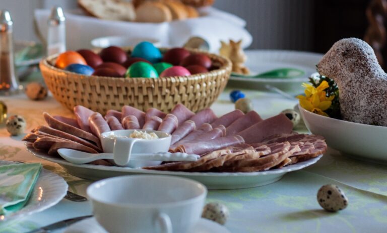 Húsvéti ünnepi asztal