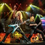 Koncert közben a Judas Priest gitárosai