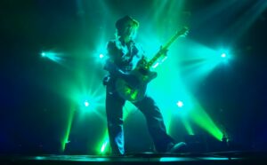 Phil Campbell gitárszóló közben