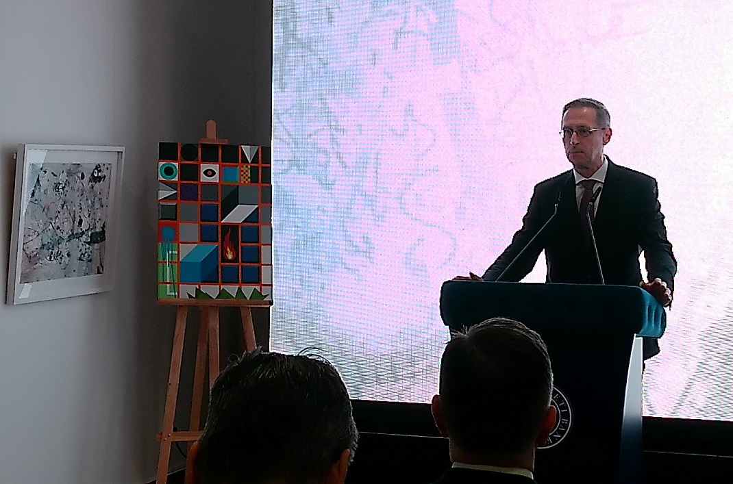 Varga Mihály egy miskolci sajtótájékoztatón