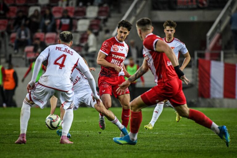 Meccs közben a DVTK labdarúgói