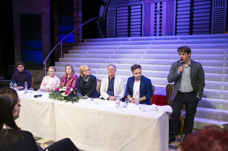 Évadhirdetés Kecskeméti Katona József Színház