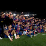 FC Barcelona focistái a bajnoki trófeával