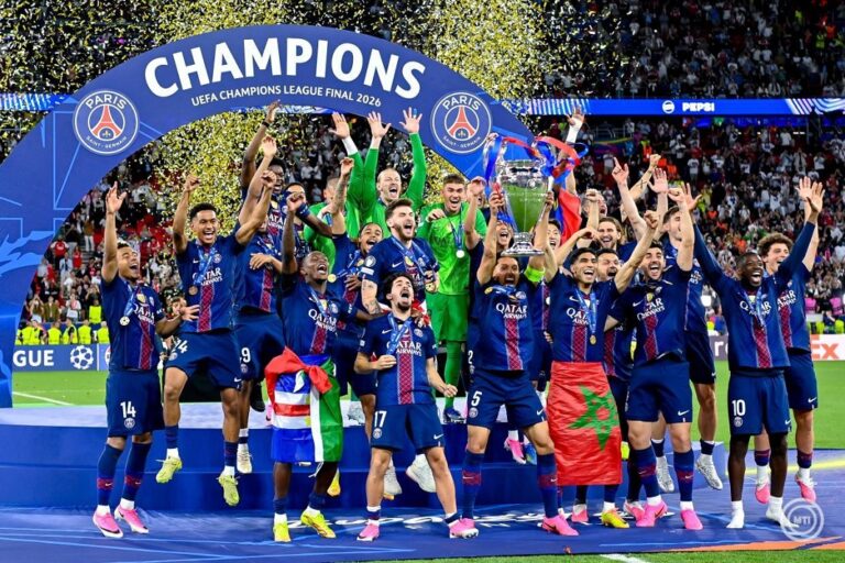 A győztes Paris Saint-Germain játékosai ünnepelnek a labdarúgó Bajnokok Ligája döntőjében játszott Paris Saint-Germain - Arsenal mérkőzés végén a Puskás Arénában 2026. május 30-án