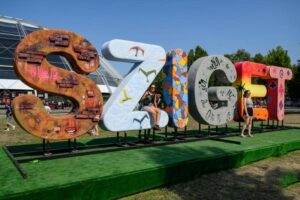Fesztiválozók a Hajógyári-szigeten