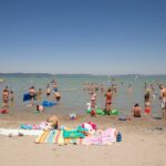 Fürdőzők Balatonlellén
