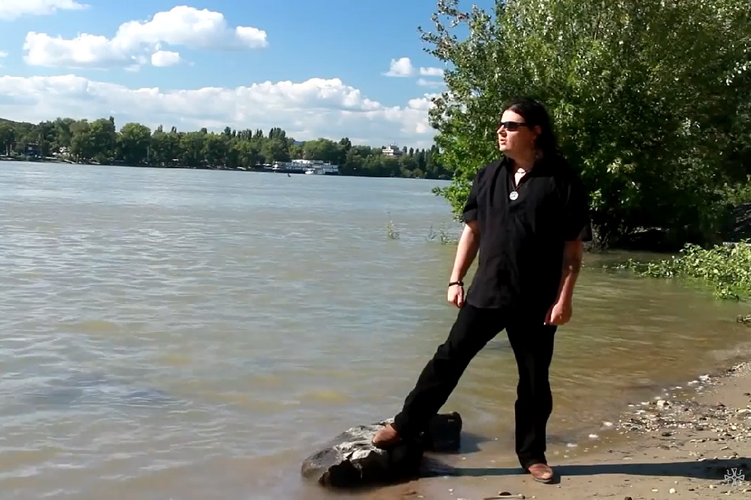 Szepesi Richárd Ricsosz klipforgatás közben