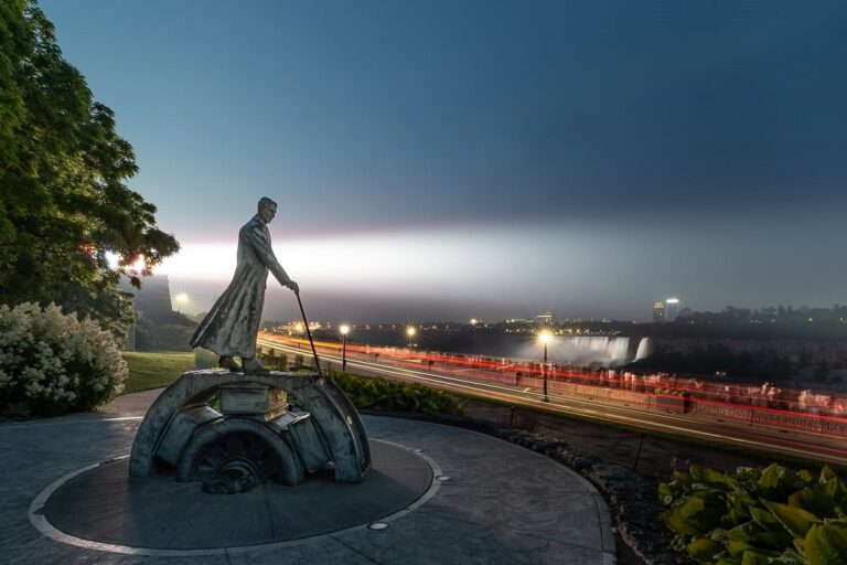 Nikola Tesla szobra