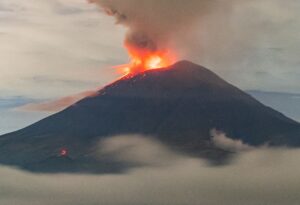 Anak Krakatau vulkán kitörése Indonéziában