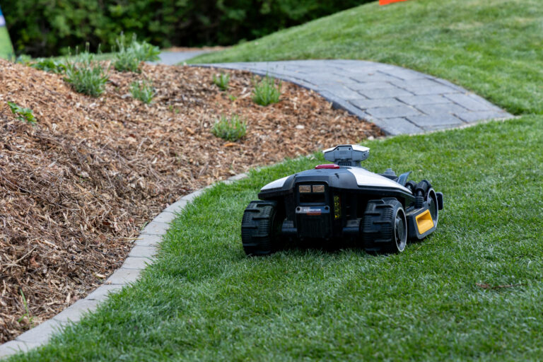 robot a kertben